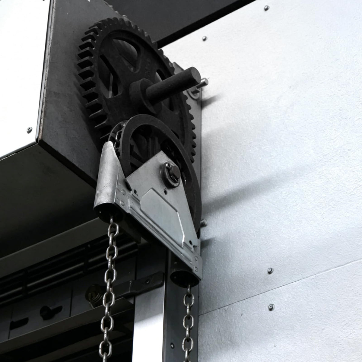 NULTRUMA Garage Door Chain Hoist, 1:1 Reduced Drive Heavy Duty Wall Mounted Jackshaft Hoist Opener with 26ft Long Chain, for Roll Up Doors, Roller Shutters, Warehouses & Direct Drive Garage Doors