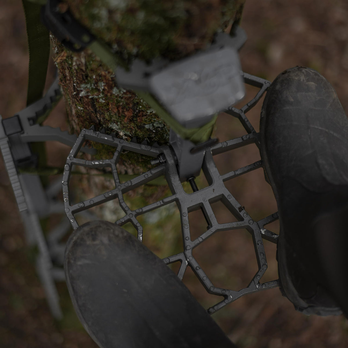 XOP Edge Aluminum Tree Saddle Platform - Adjustable Saddle Hunting Platform - Tree Saddle Hunting System
