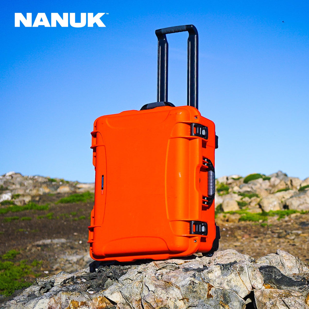 NANUK 950 Hard Case with Padded Divider – Waterproof Travel Camera Hard Case with Wheels, 22.8” x 18.3” x 11.7”, Dustproof and Impact-Resistant, Ideal for Heavy Loads – Black