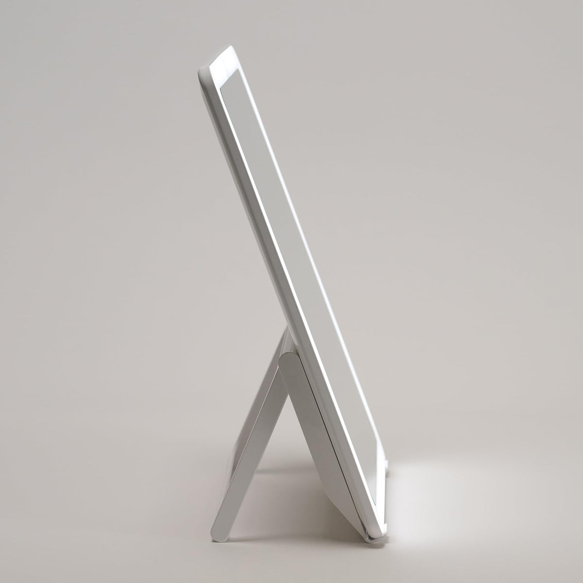 Ilios Lighting Rechargeable LED Portable Vanity Mirror — Simulates Daylight by 98%, 3 Color Modes, 5 Dimming Levels, Up to 125-Min Battery, USB-C, Touch Control, Adjustable Stand, Travel Makeup Mirror