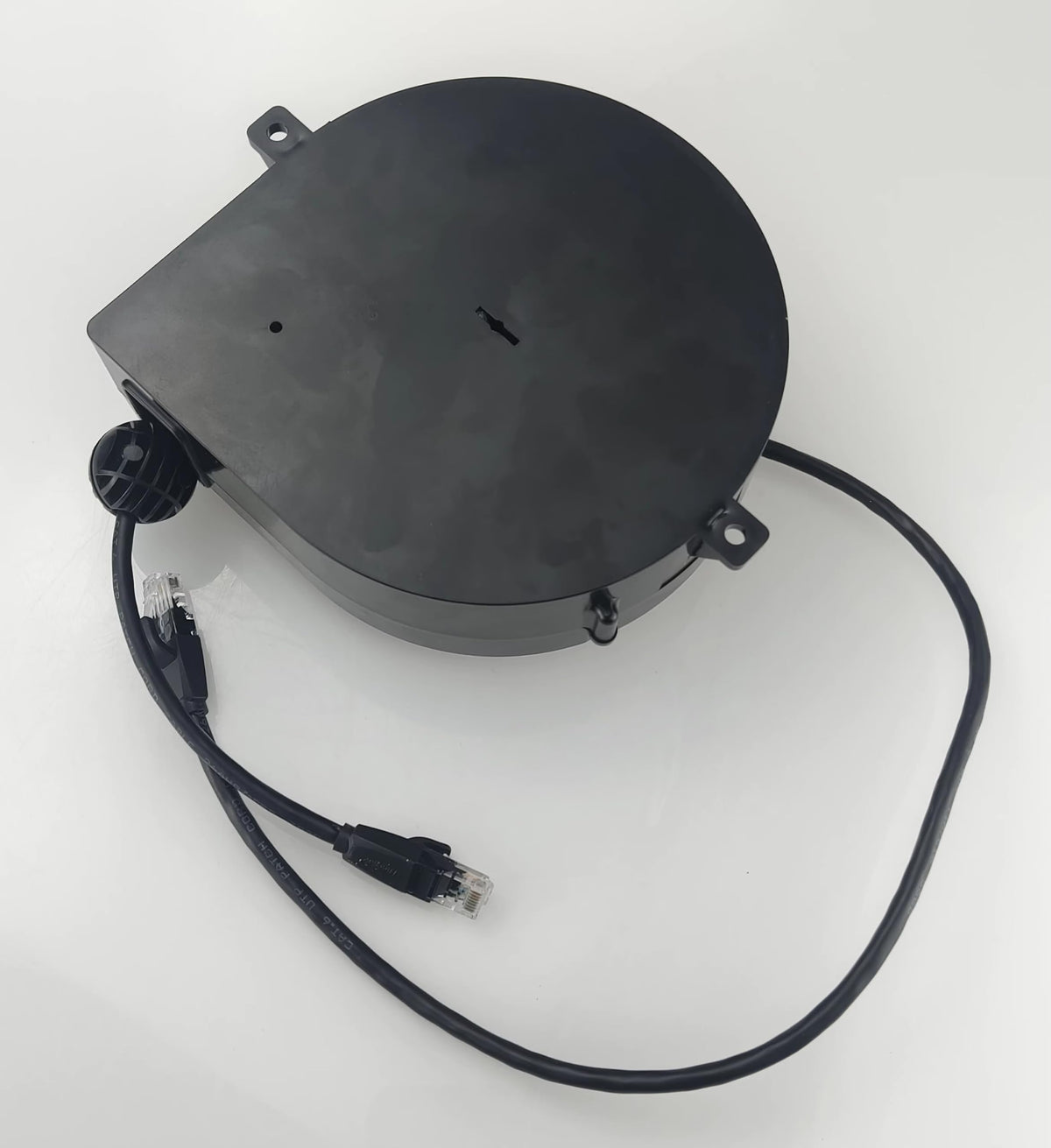 Compact Retractable CAT6 Reel with Constant Tension (Non-Locking)