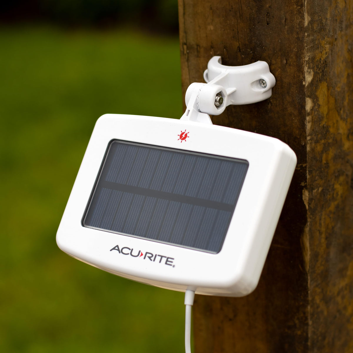 AcuRite Iris (5-in-1) Wireless Weather Station with Solar Power Pack for Indoor and Outdoor Temperature, Humidity, Wind Speed and Direction, and Rainfall with Dark-Themed Digital Display (01517RM)