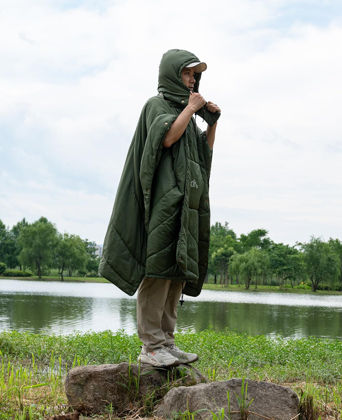 iClimb 1 Hooded 3M Thinsulate Insulation Warm Blanket and 1 3M Thinsulate Insulation Sleeping Bag, Ultralight Compact for Adults Outdoor Camping Backpacking Hiking