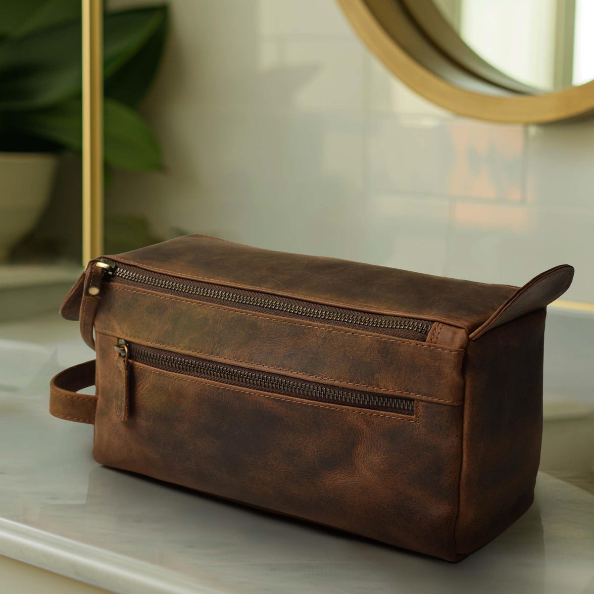 LEATHER VILLAGE Genuine Leather Travel Toiletry Bag - Water-Resistant Dopp Kit for Toiletries, Large Shaving Bag & Bathroom Organizer - Gift for Men & Women - Rustic Brown
