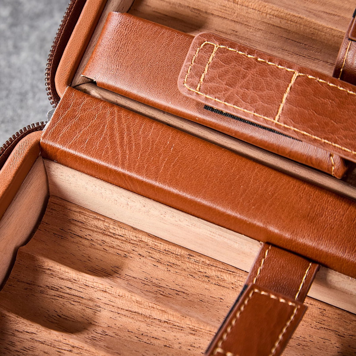 WANTHER Leather Cigar Case, Travel Humidor Holds 7 Cigars, Brown Cedar Wood Box with Cigar Cutter, Humidifier, Lighter & Towel, Portable Cigar Holder for Men, Ideal for Home, Office & Travel Gift Set