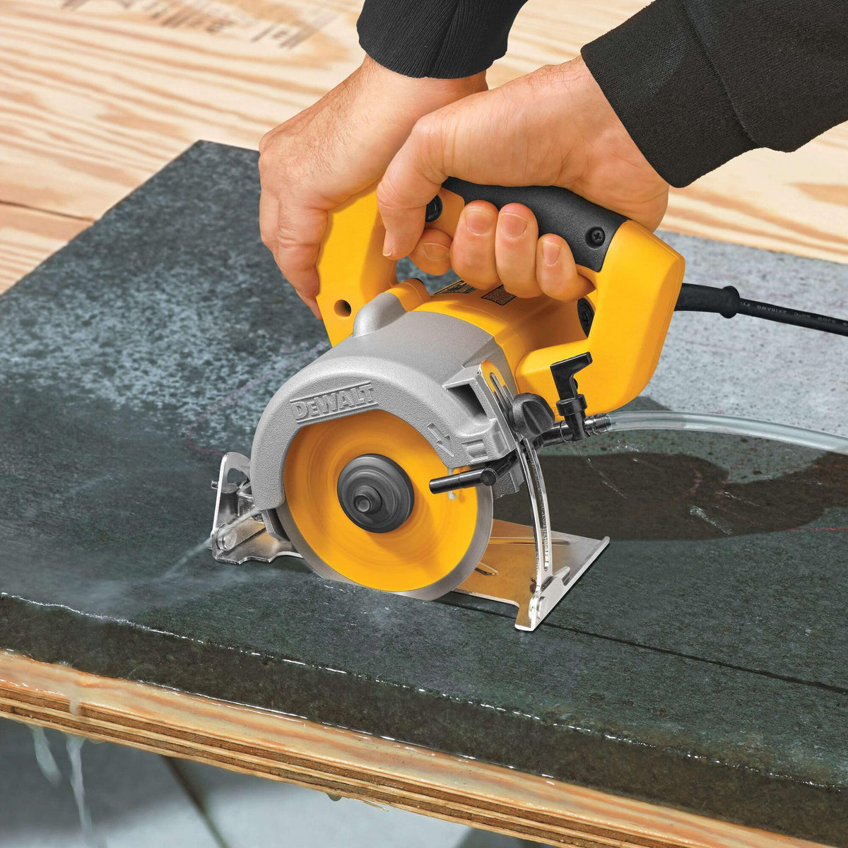 DEWALT Wet Tile Saw, Masonry, 4-3/8-Inch (DWC860W)