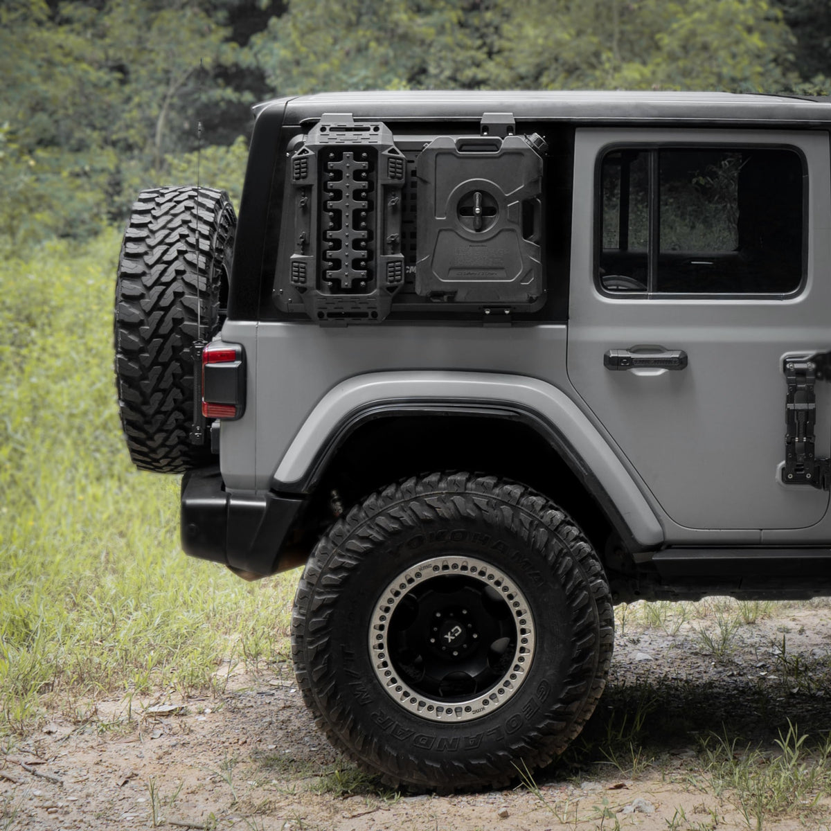 TACMOLLE Rear Side Window Worktable - Tactical MOLLE Panel for Gasoline Pack Recovery Traction Boards Shovel Mounts, Rear Window Protector Fits Jeep Wrangler JL 2018-2024, Passenger Side