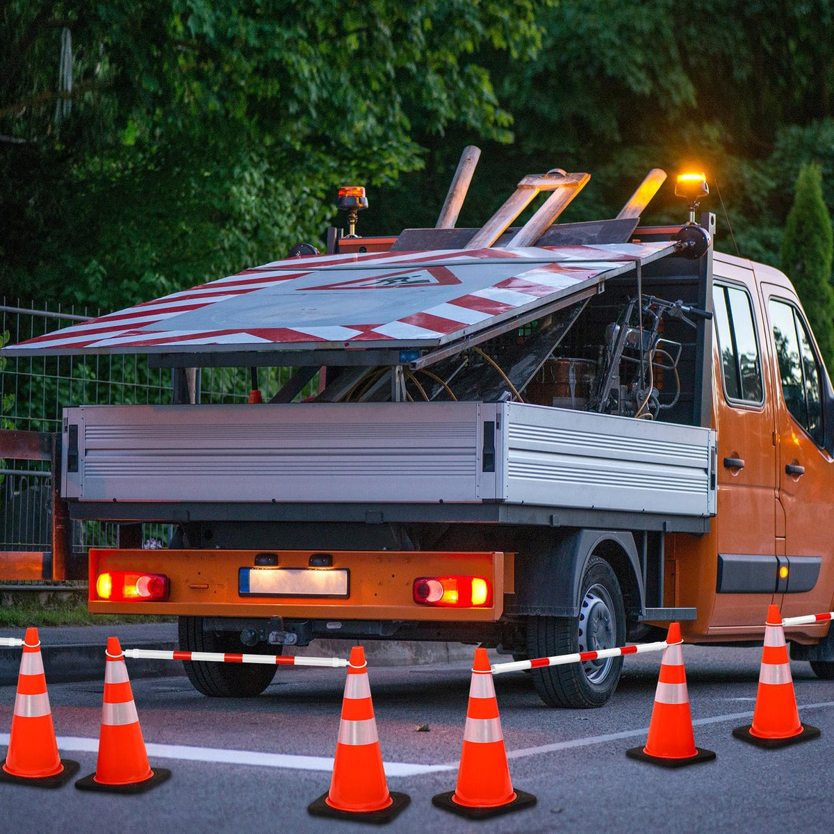 Huwena 24 Pcs 12 Pcs Retractable Traffic Cone Bar from 4ft to 7.2ft Expandable Safety Cone Bars Lightweight Traffic Barricade for Road Parking Use, Parking Lots, Road Construction