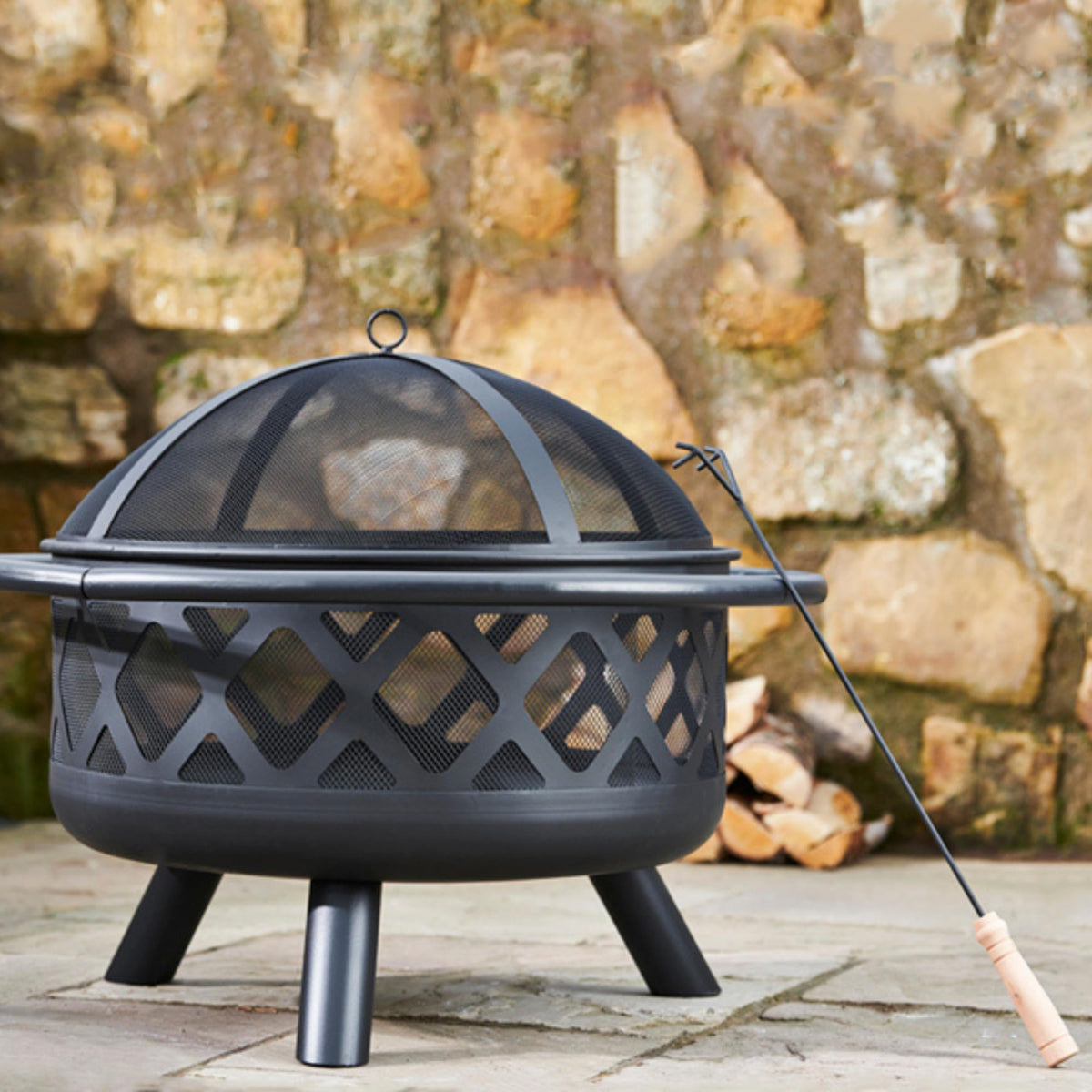 Teamson Home Round Steel Outdoor Fire Pit Outside Wood Burning Firepit Bonfire with Firebowl, Poker, Mesh Screen for Patio Garden Backyard BBQ, 30 Inch, Black