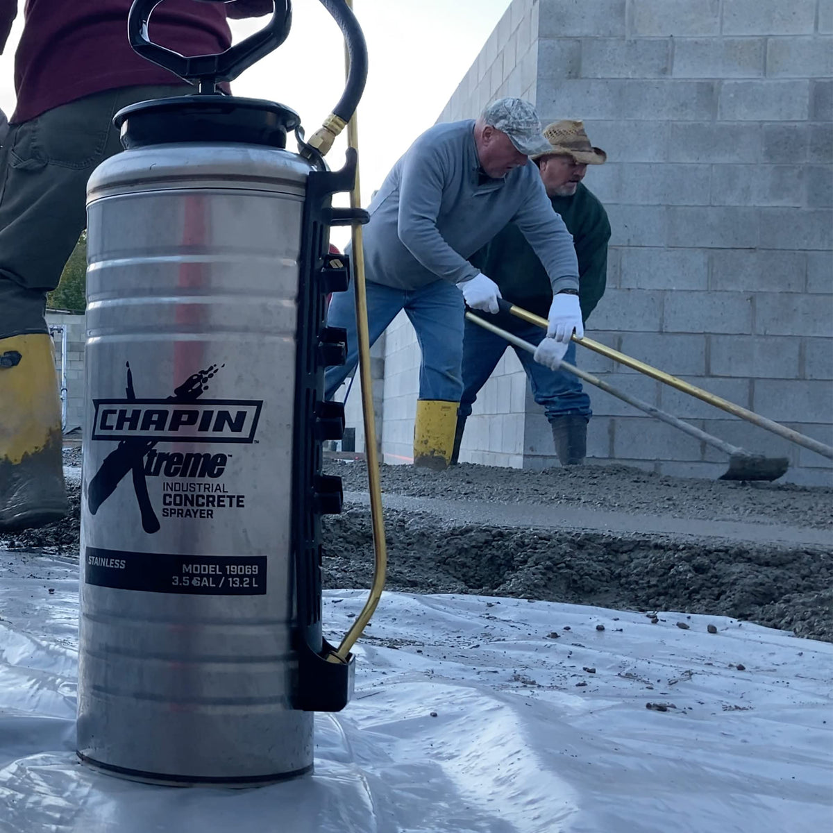 Chapin 19069 Made in The USA 3.5 Gallon Xtreme Industrial Stainless Steel Concrete, with Brass Pump/Wand/Nozzle, Stainless