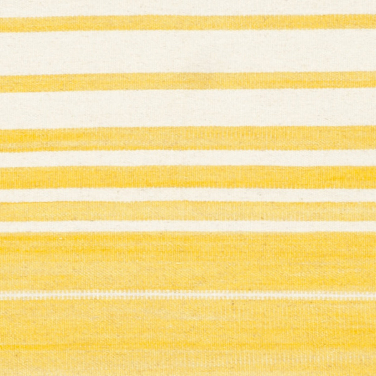 SAFAVIEH Kilim Collection Accent Rug - 4' x 6', Gold & Ivory, Handmade Flat Weave Wool, Ideal for High Traffic Areas in Entryway, Living Room, Bedroom (KLM953D)