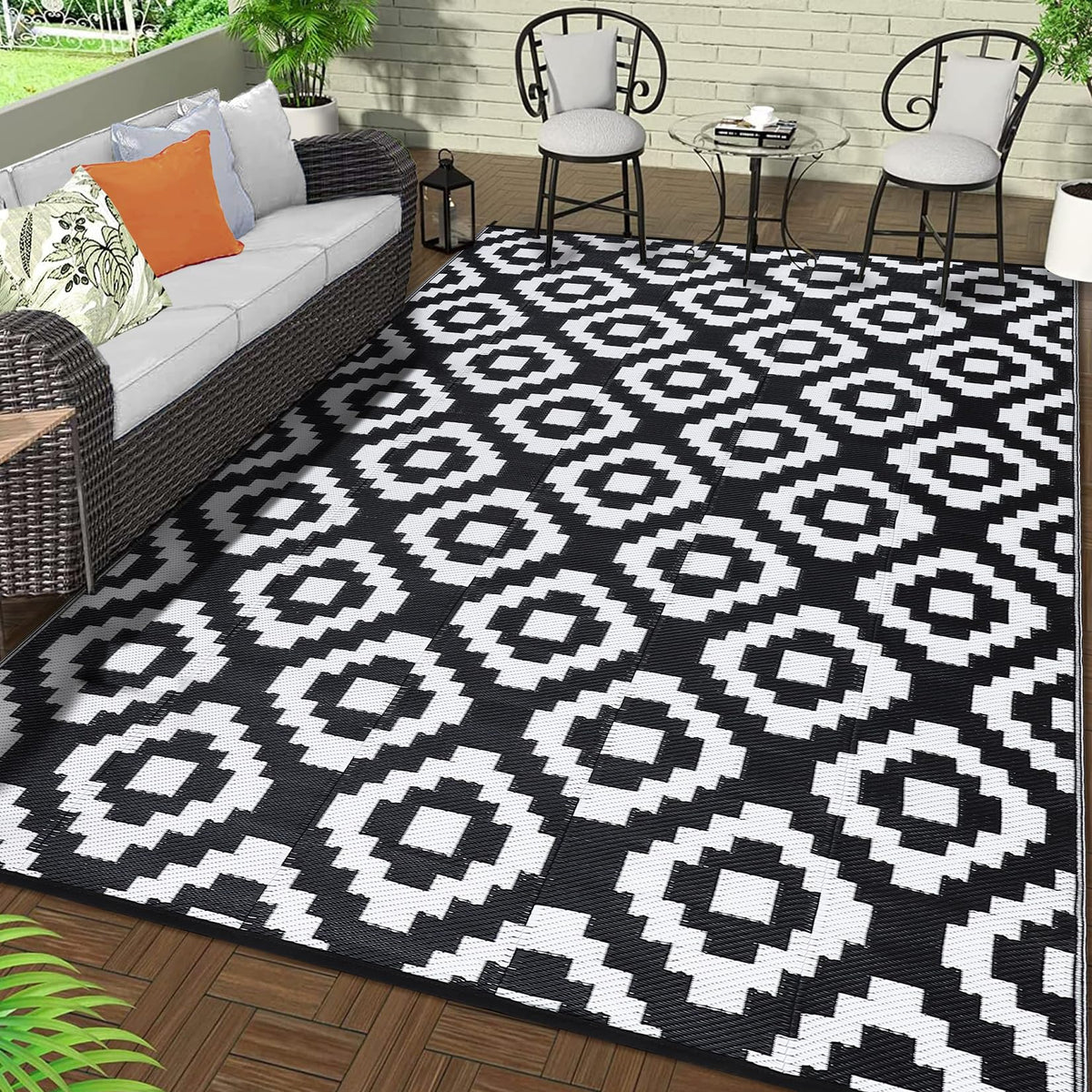 GlowSol Waterproof Outdoor Rug 9x18 Reversible Outdoor Plastic Straw Rug Camping RV Carpet Outside Modern Geometric Foldable Patio Mat for Porch,Deck,Backyard,Balcony,Picnic,Beach,Black White
