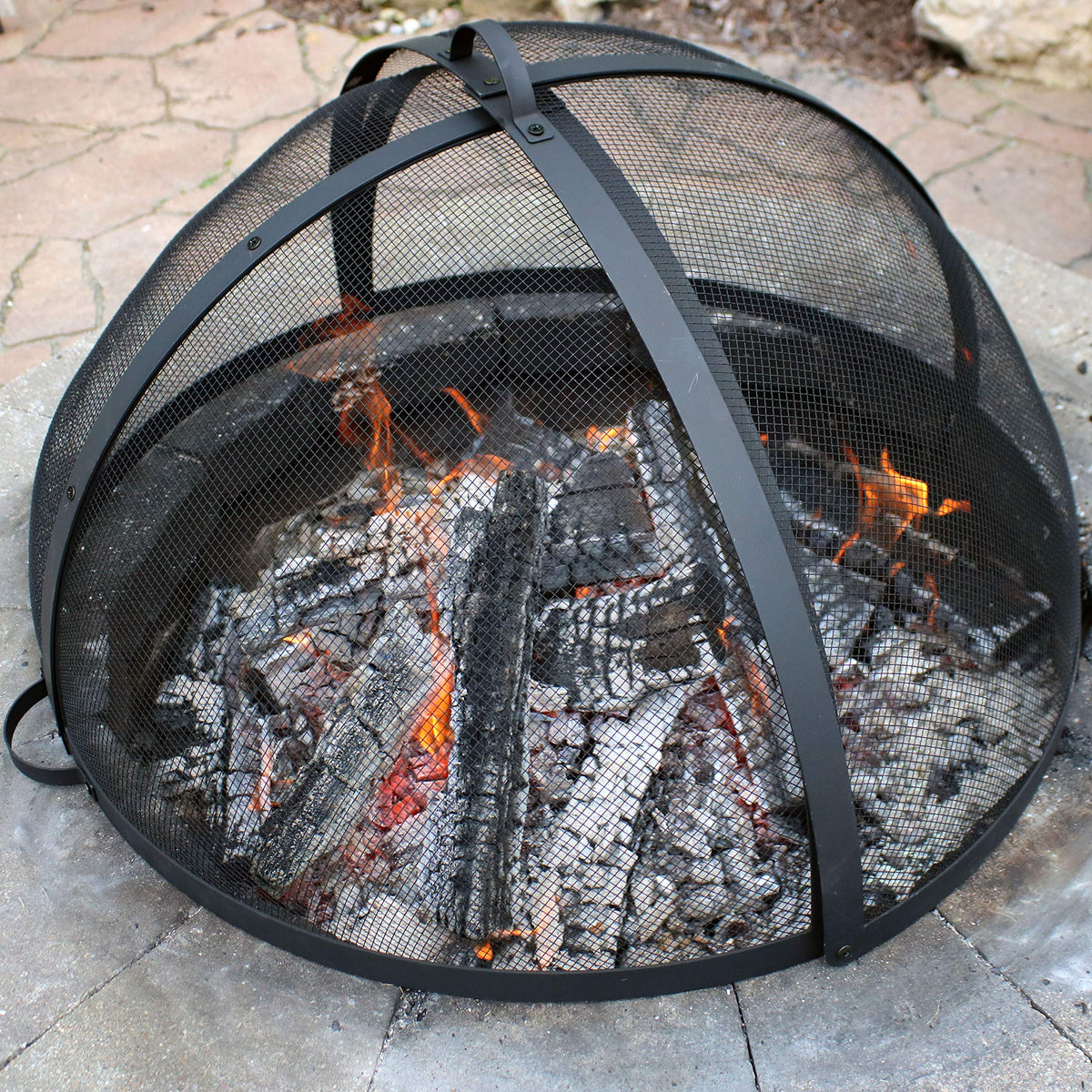 Sunnydaze Round Fire Pit Spark Screen Cover - Easy-Opening Outdoor Fire Pit Screen - Heavy‑Duty Steel Metal Mesh - 22" Diameter